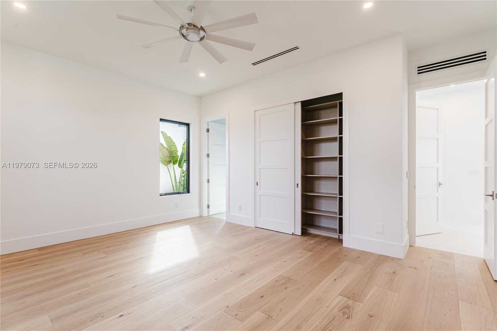 464 NE 6th St, Boca Raton FL 33432