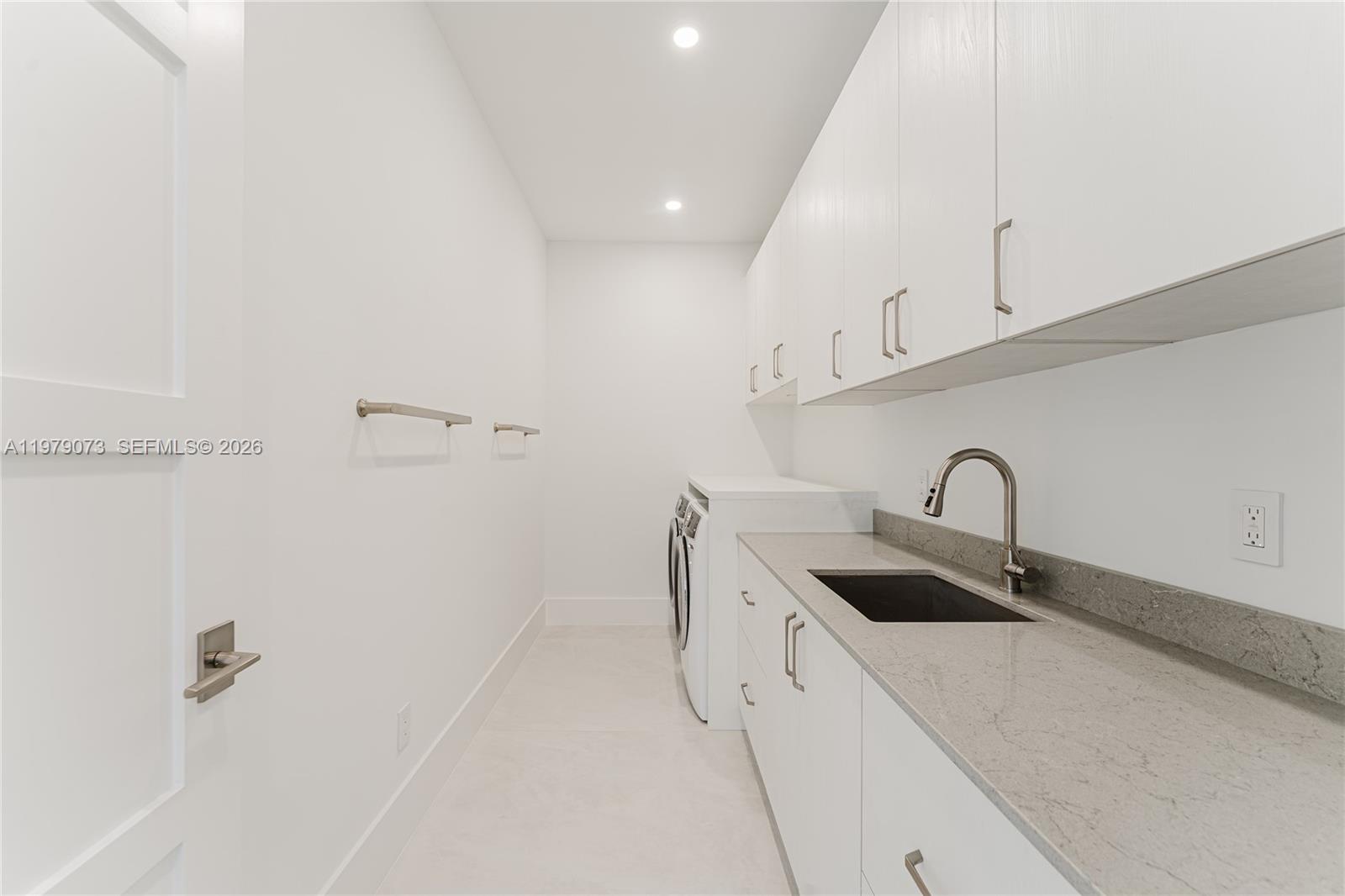 464 NE 6th St, Boca Raton FL 33432