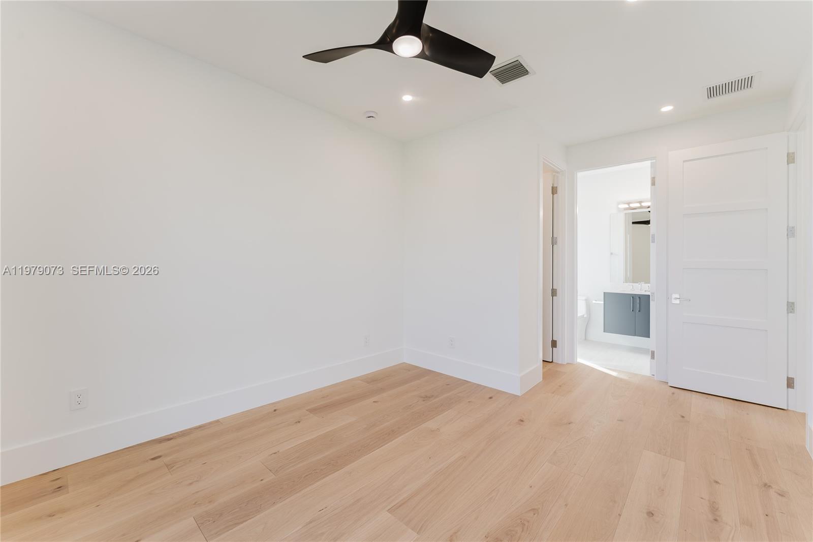 464 NE 6th St, Boca Raton FL 33432