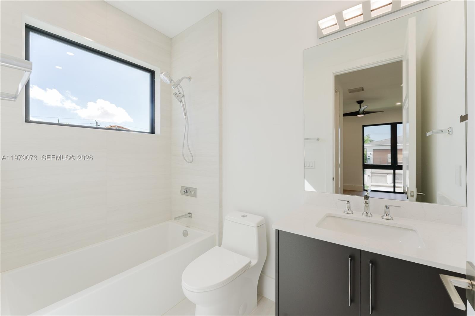 464 NE 6th St, Boca Raton FL 33432