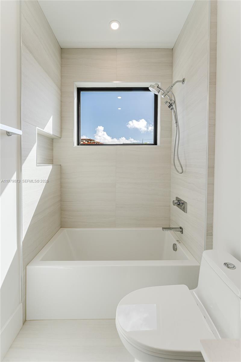 464 NE 6th St, Boca Raton FL 33432