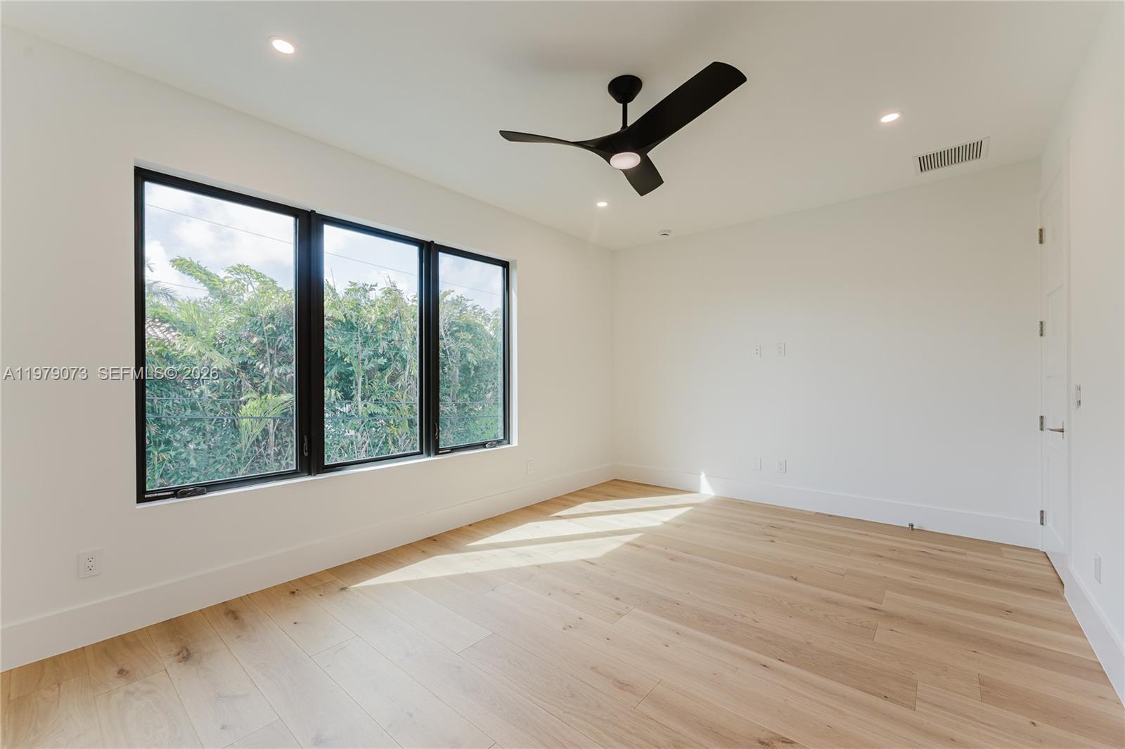 464 NE 6th St, Boca Raton FL 33432