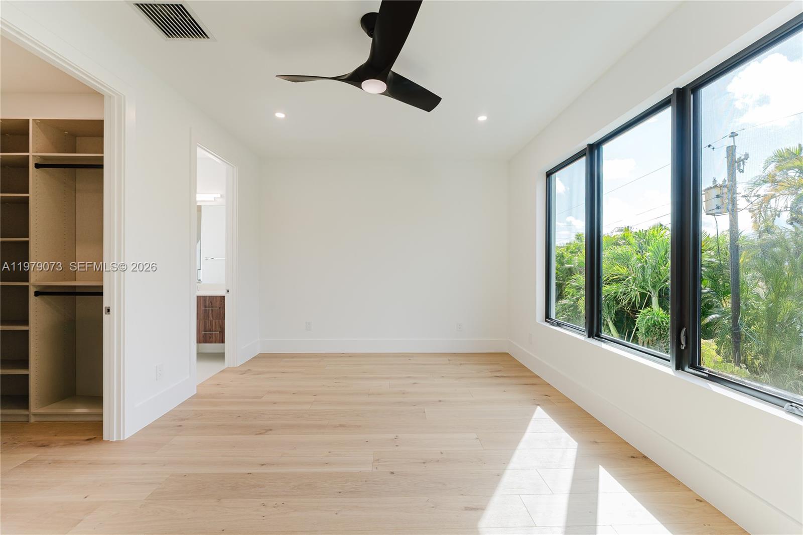 464 NE 6th St, Boca Raton FL 33432