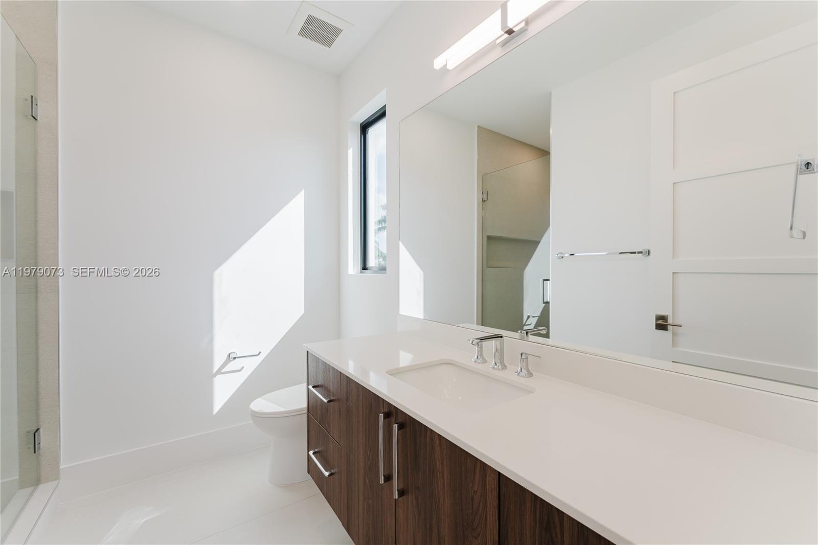 464 NE 6th St, Boca Raton FL 33432