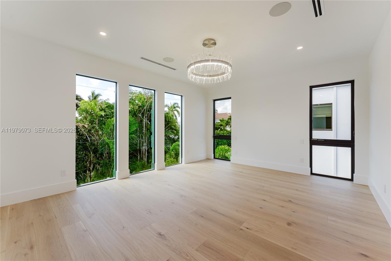 464 NE 6th St, Boca Raton FL 33432