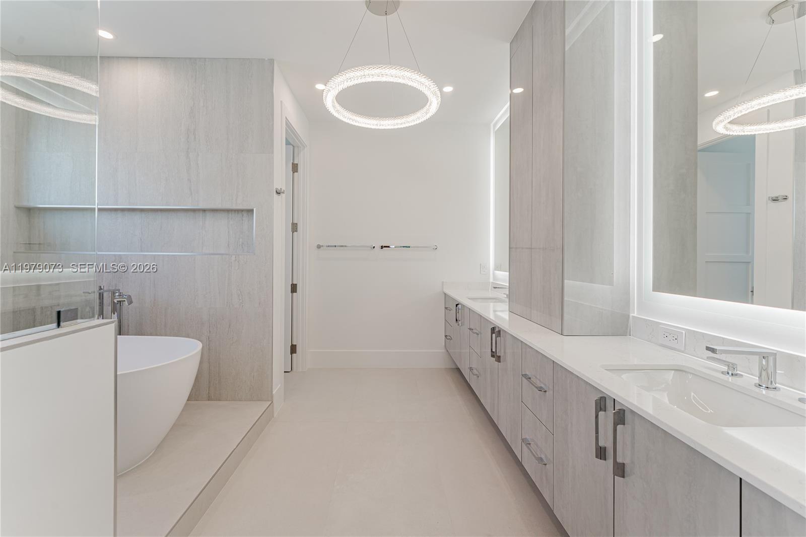 464 NE 6th St, Boca Raton FL 33432