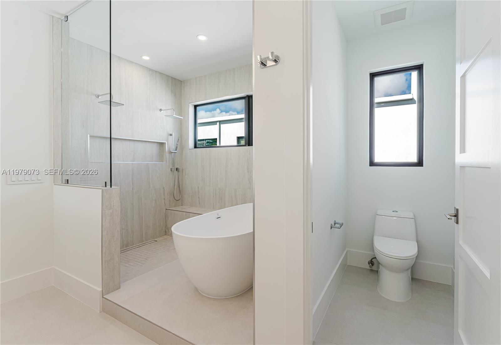 464 NE 6th St, Boca Raton FL 33432