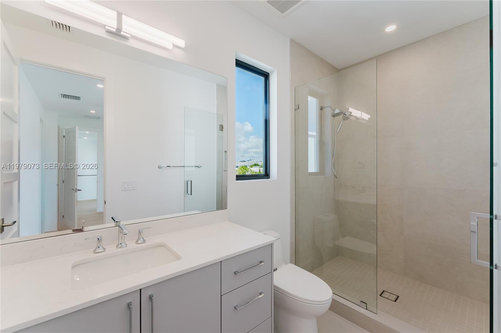 464 NE 6th St, Boca Raton FL 33432