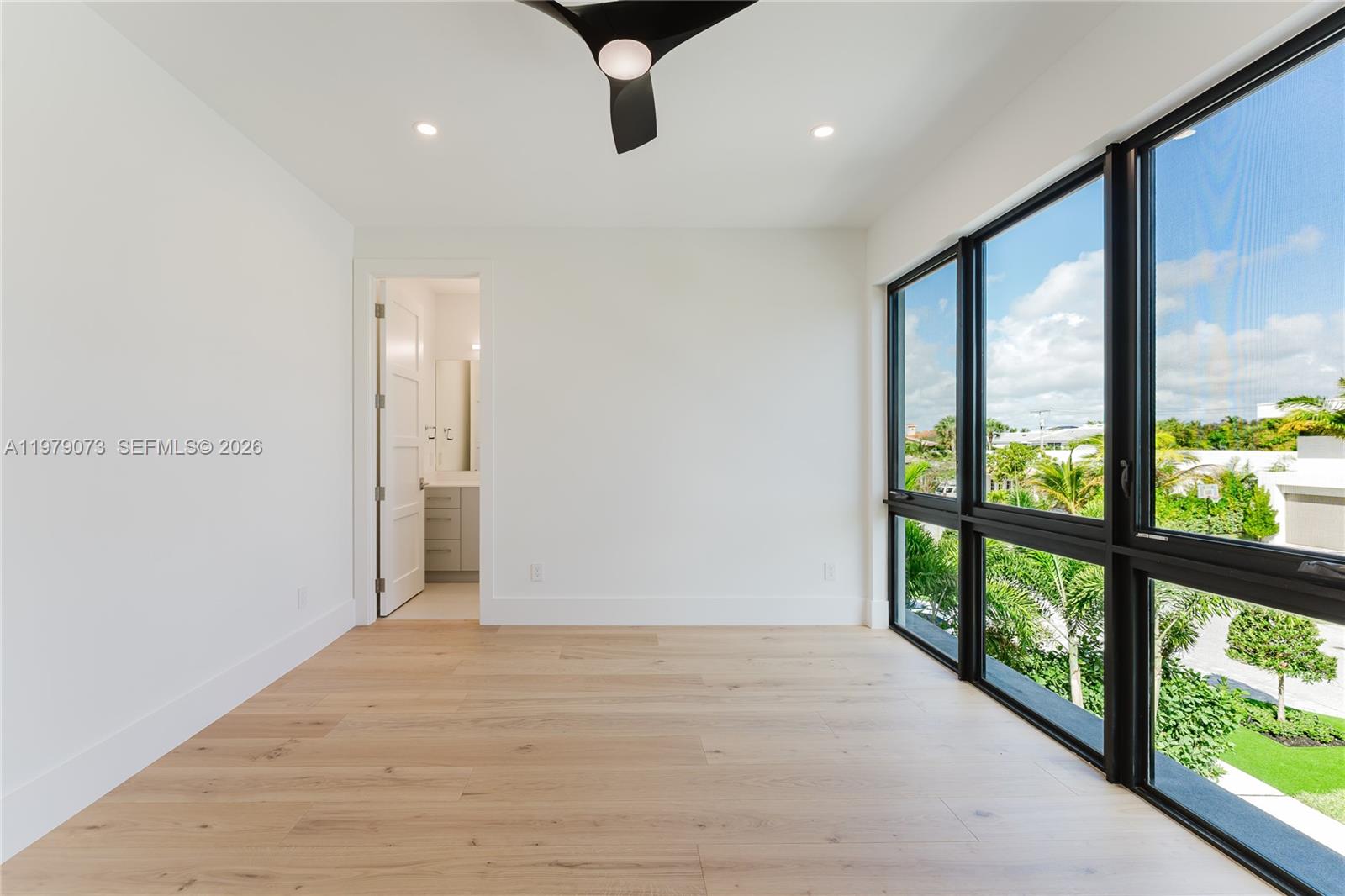 464 NE 6th St, Boca Raton FL 33432