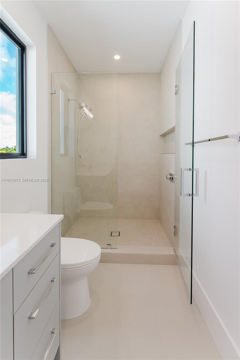464 NE 6th St, Boca Raton FL 33432