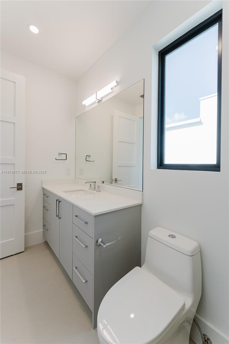 464 NE 6th St, Boca Raton FL 33432