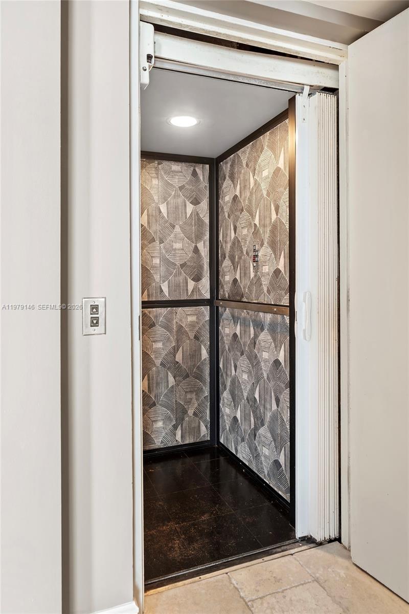 5801 Collins Ave #PH1600, Miami Beach FL 33140