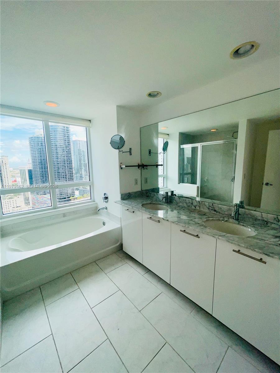 951 Brickell Ave #3211, Miami FL 33131
