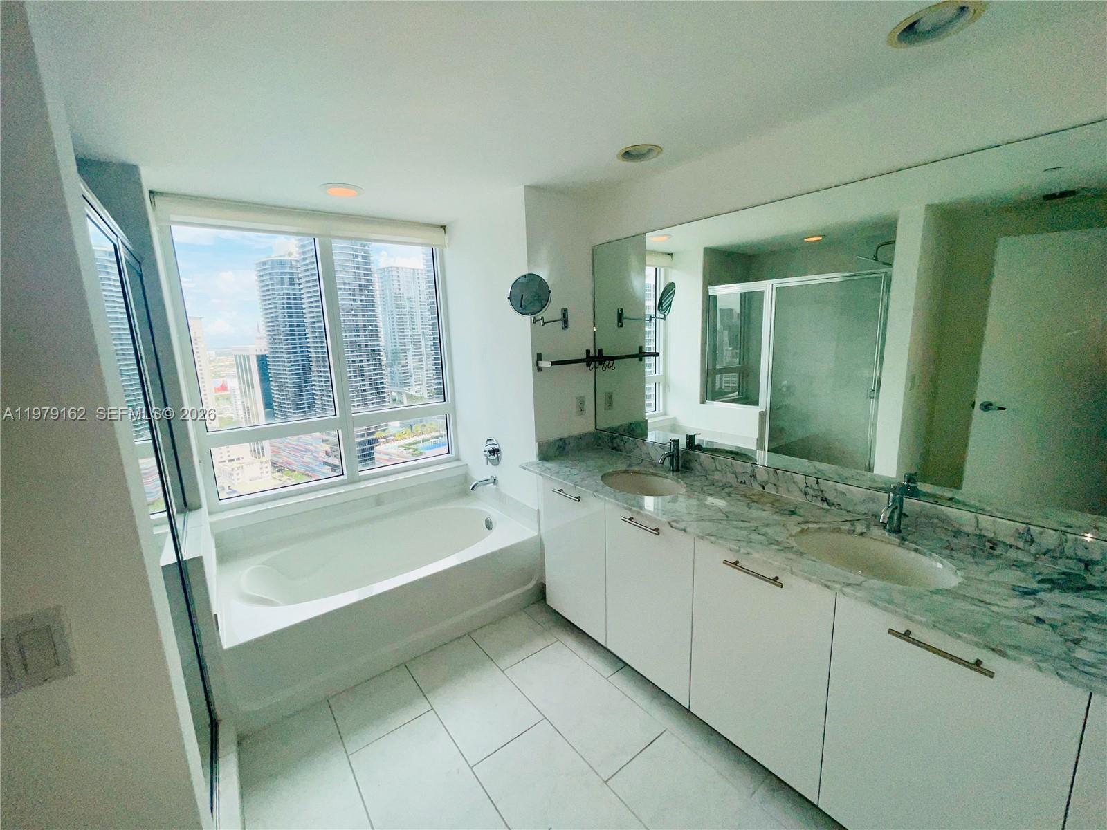951 Brickell Ave #3211, Miami FL 33131