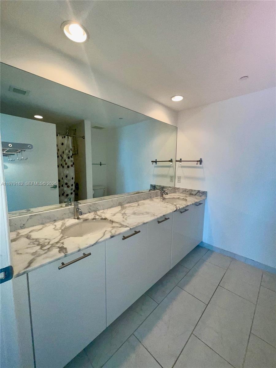 951 Brickell Ave #3211, Miami FL 33131