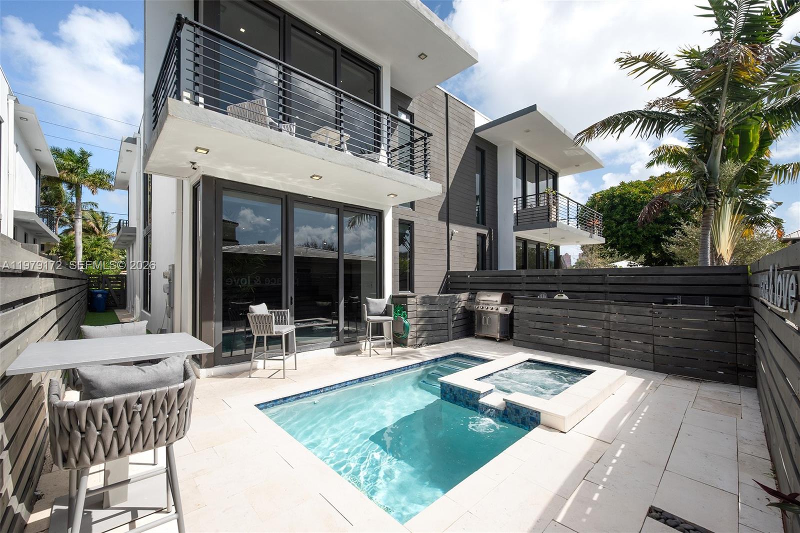 2516 NE 21st St #B, Fort Lauderdale FL 33305