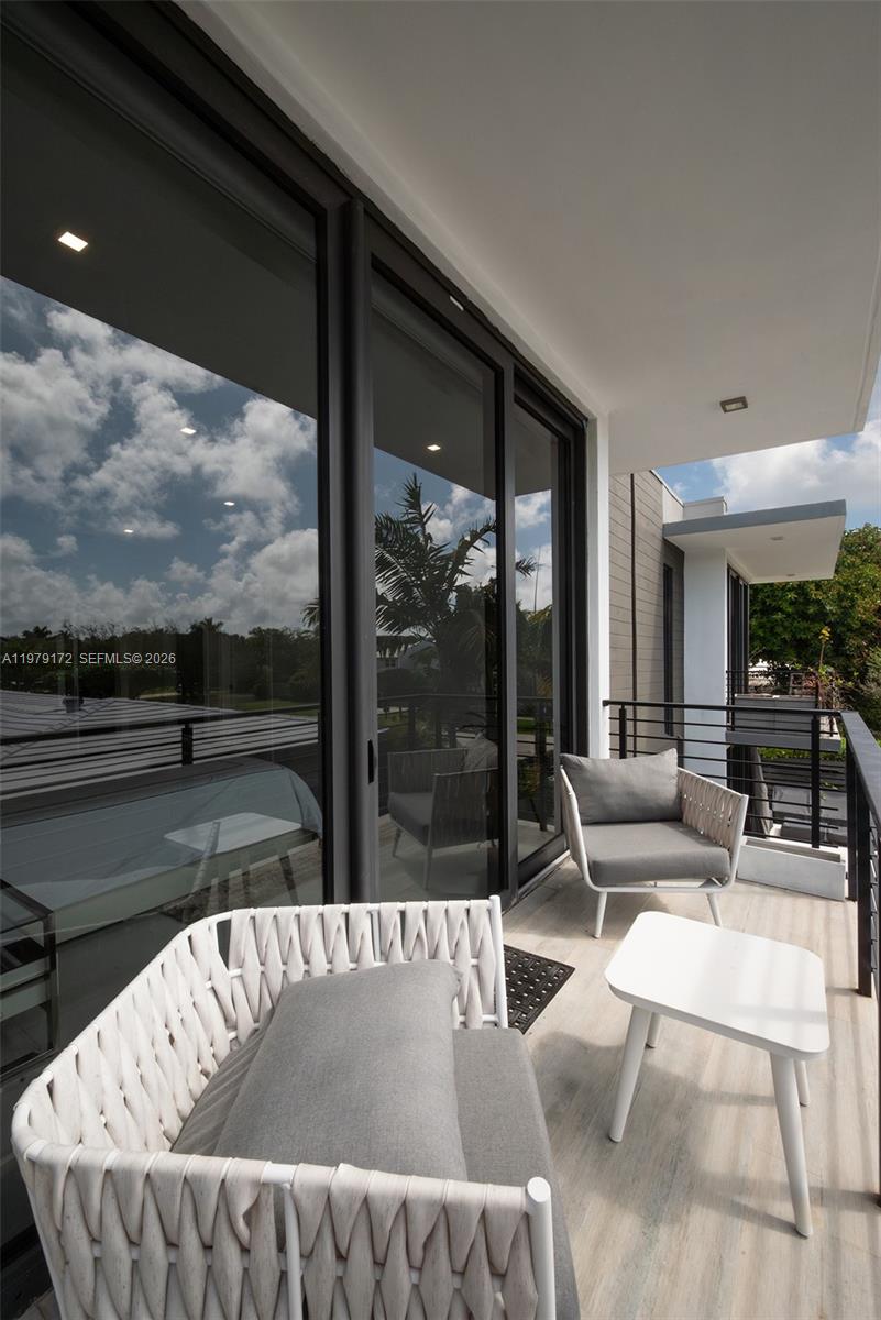 2516 NE 21st St #B, Fort Lauderdale FL 33305