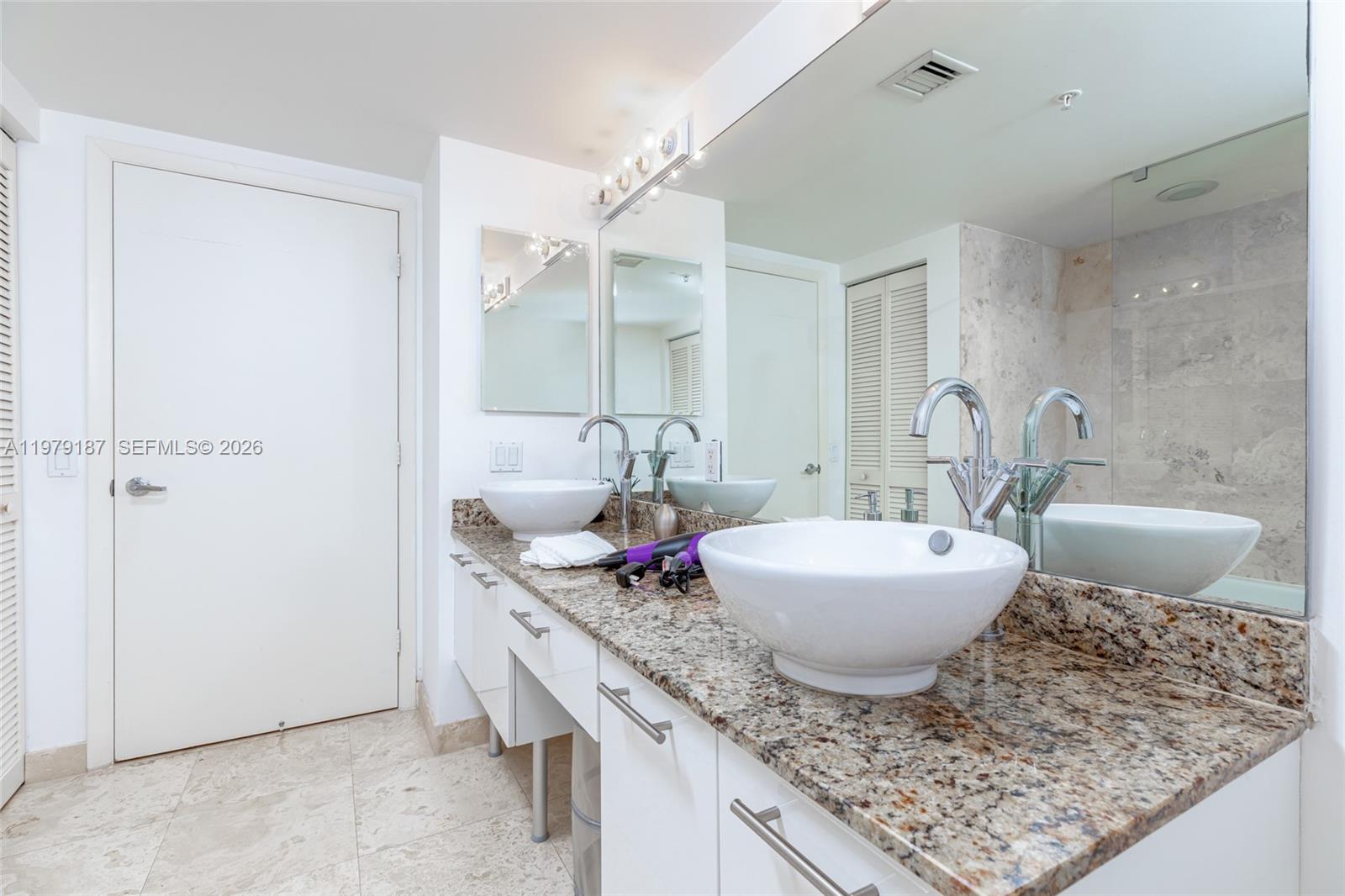 41 SE 5th St #706, Miami FL 33131
