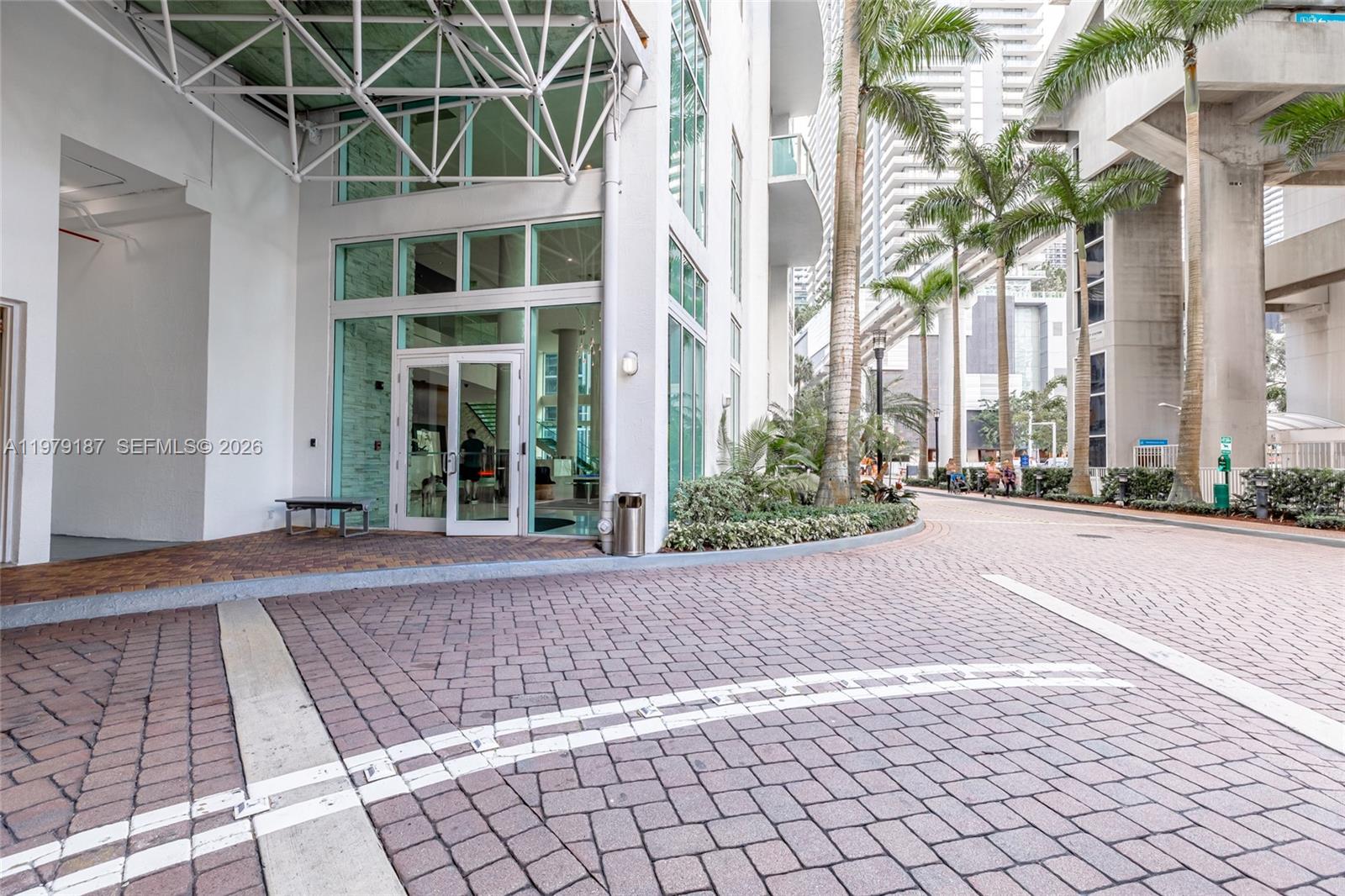 41 SE 5th St #706, Miami FL 33131