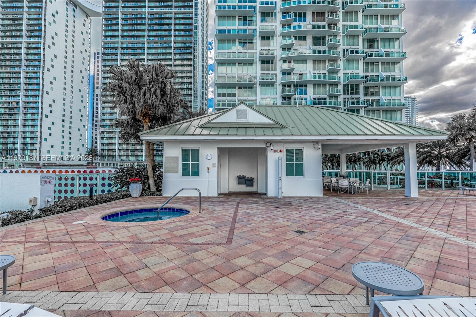 41 SE 5th St #706, Miami FL 33131