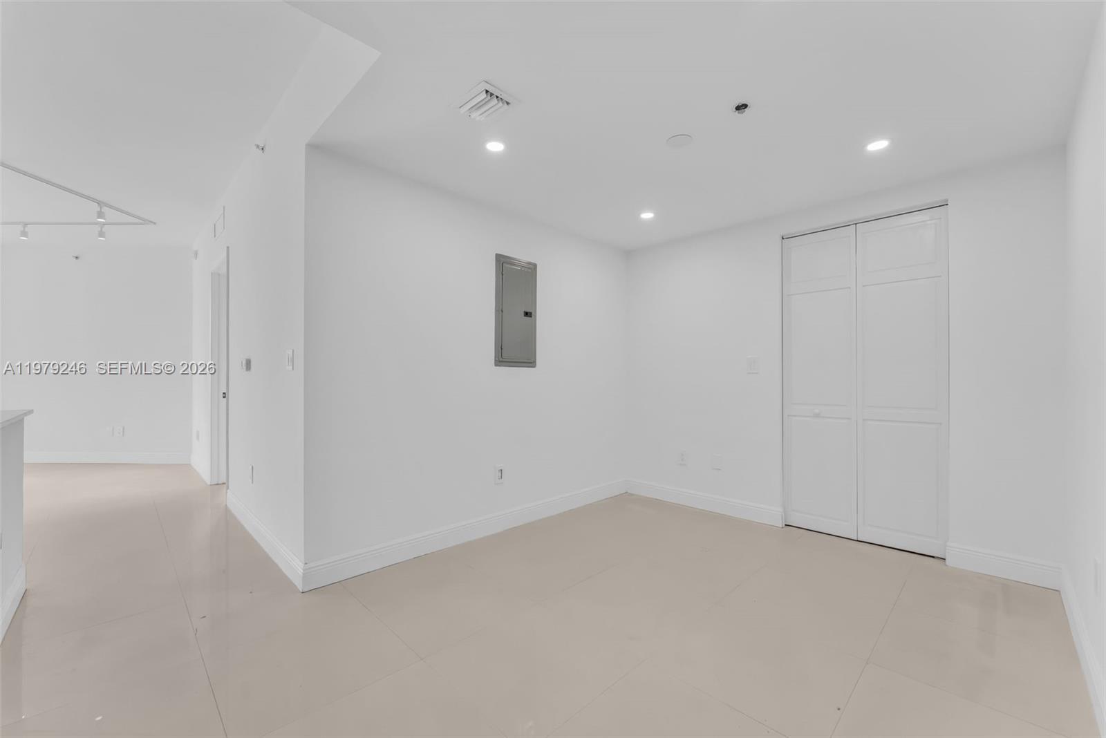 350 S Miami Ave #2006, Miami FL 33130