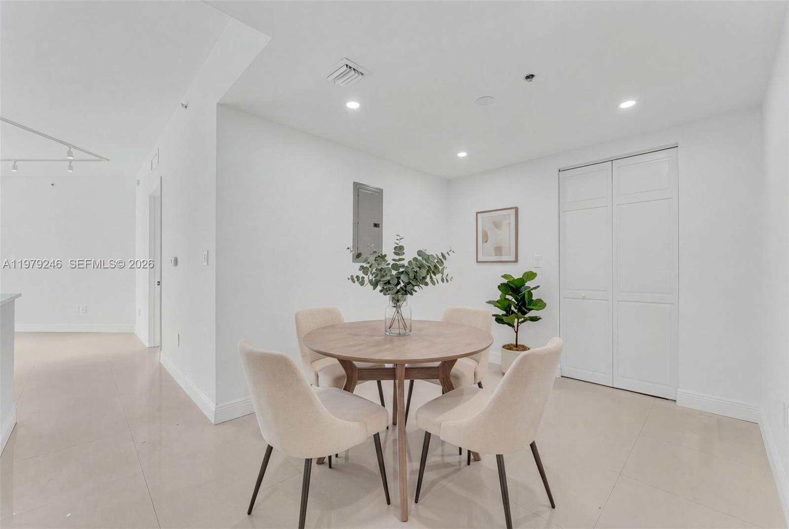 350 S Miami Ave #2006, Miami FL 33130