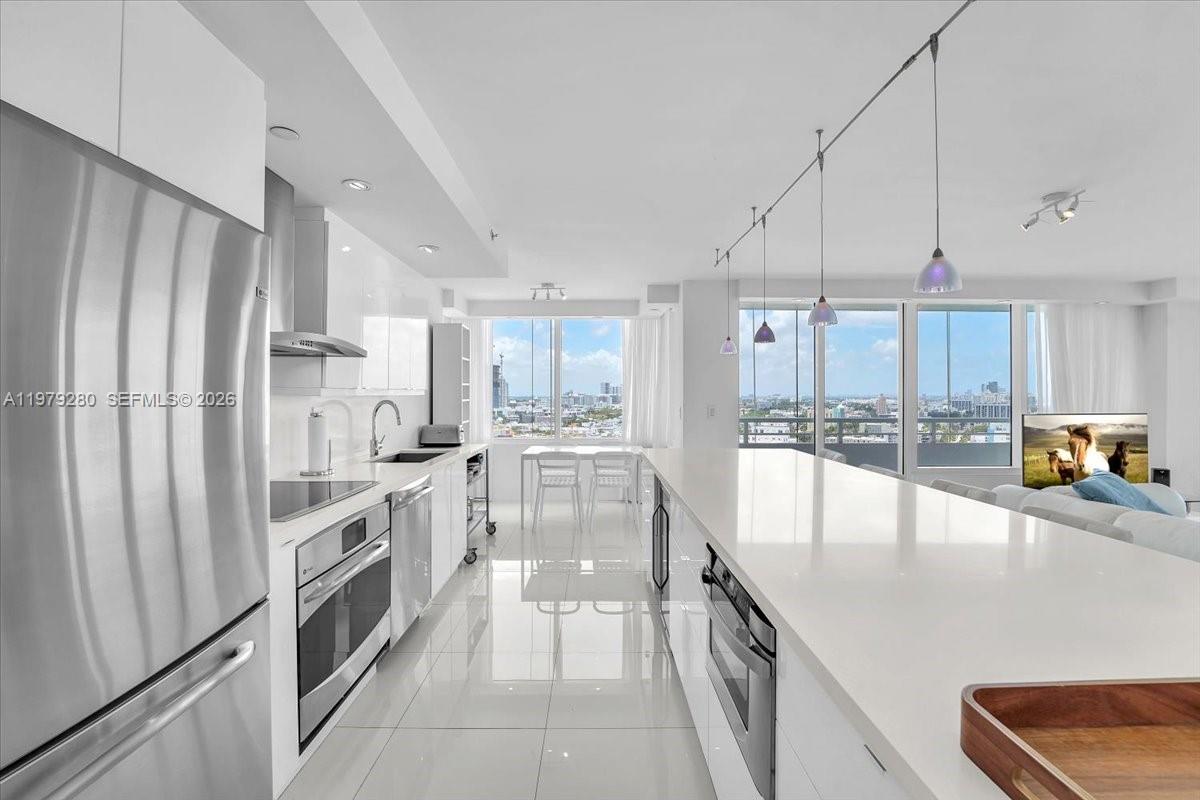 400 S Pointe Dr #1910, Miami Beach FL 33139