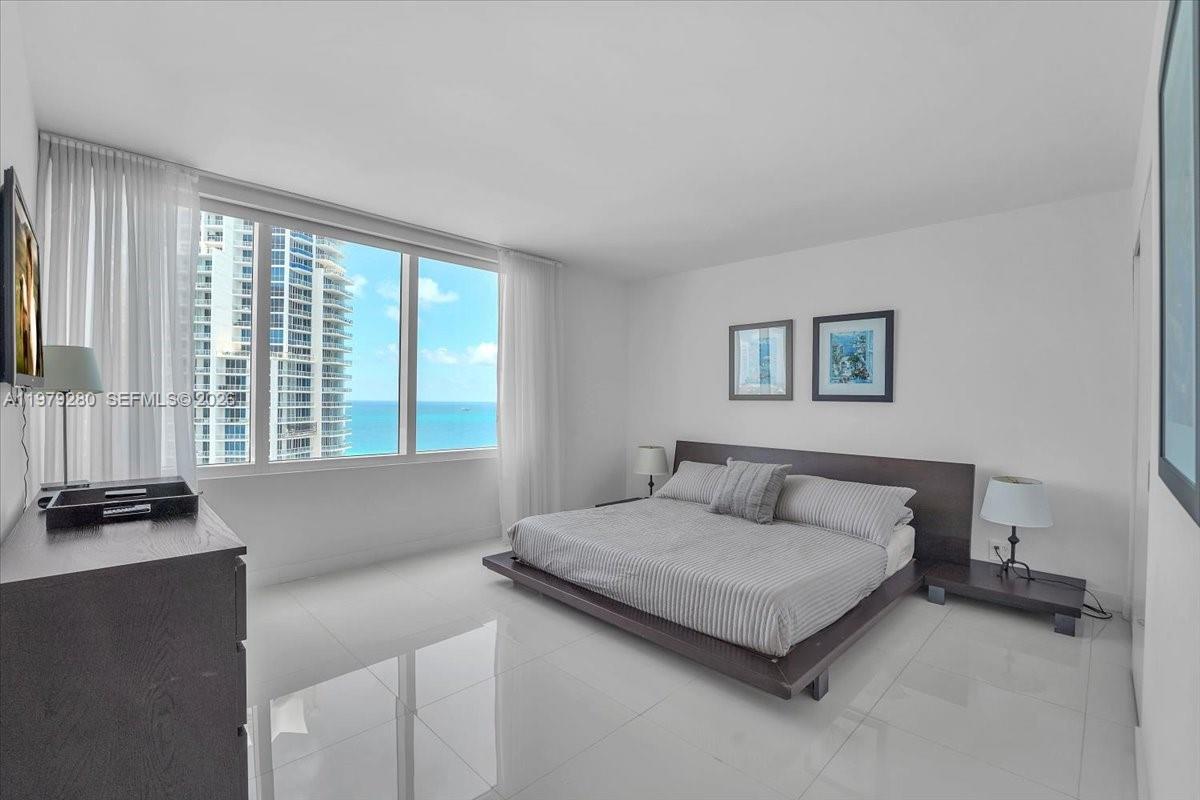 400 S Pointe Dr #1910, Miami Beach FL 33139