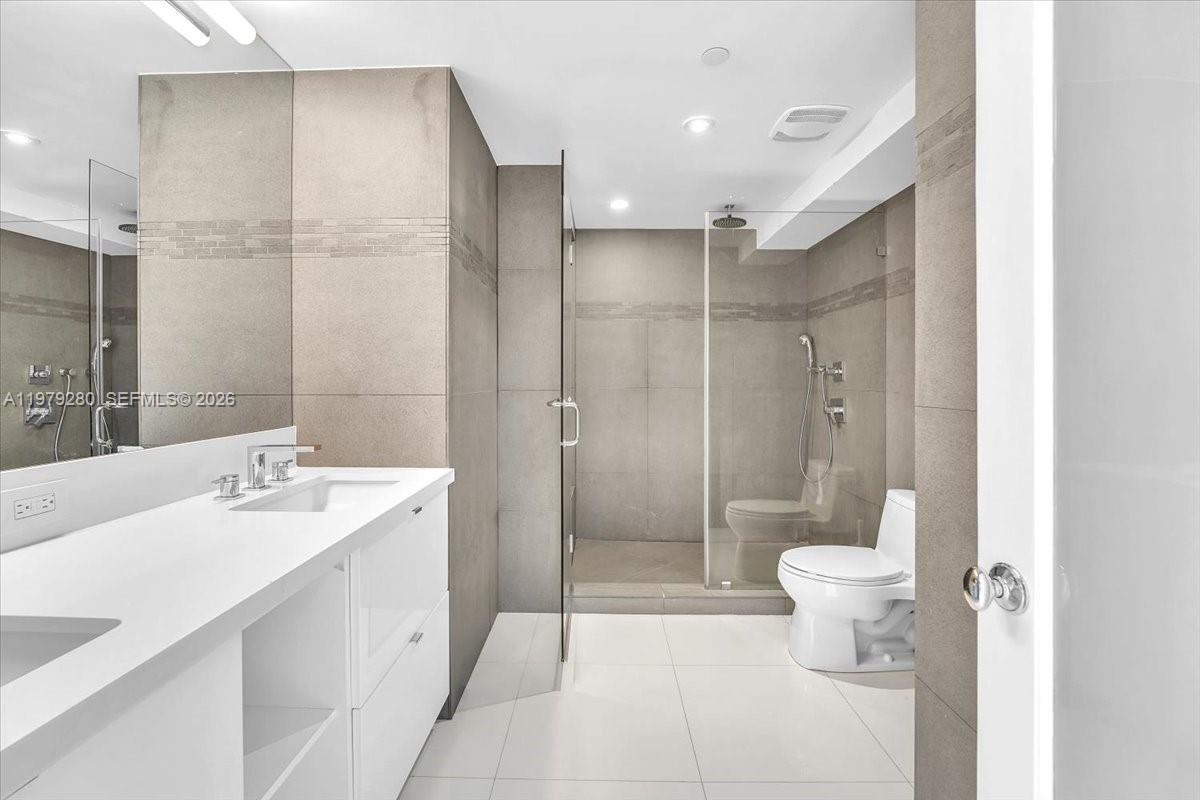 400 S Pointe Dr #1910, Miami Beach FL 33139