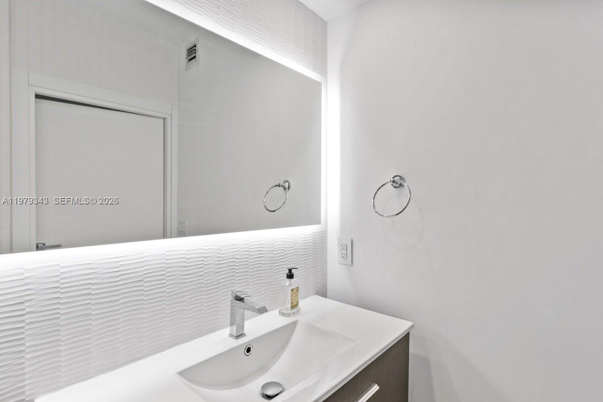 110 Washington Ave #1411, Miami Beach FL 33139