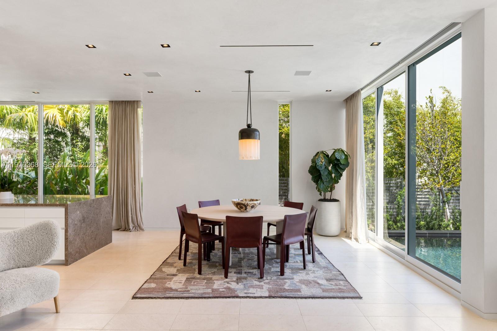 1051 W 48th St #4, Miami Beach FL 33140