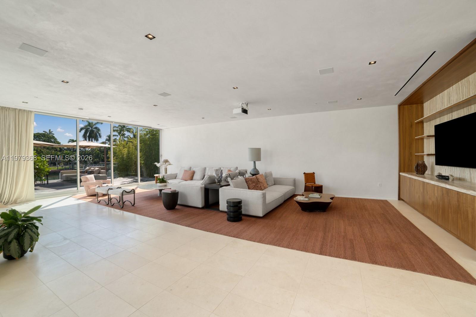 1051 W 48th St #4, Miami Beach FL 33140