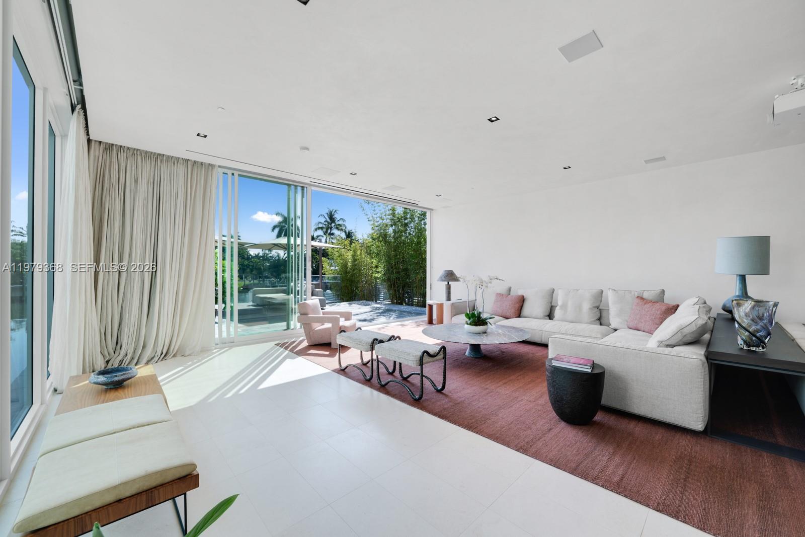 1051 W 48th St #4, Miami Beach FL 33140
