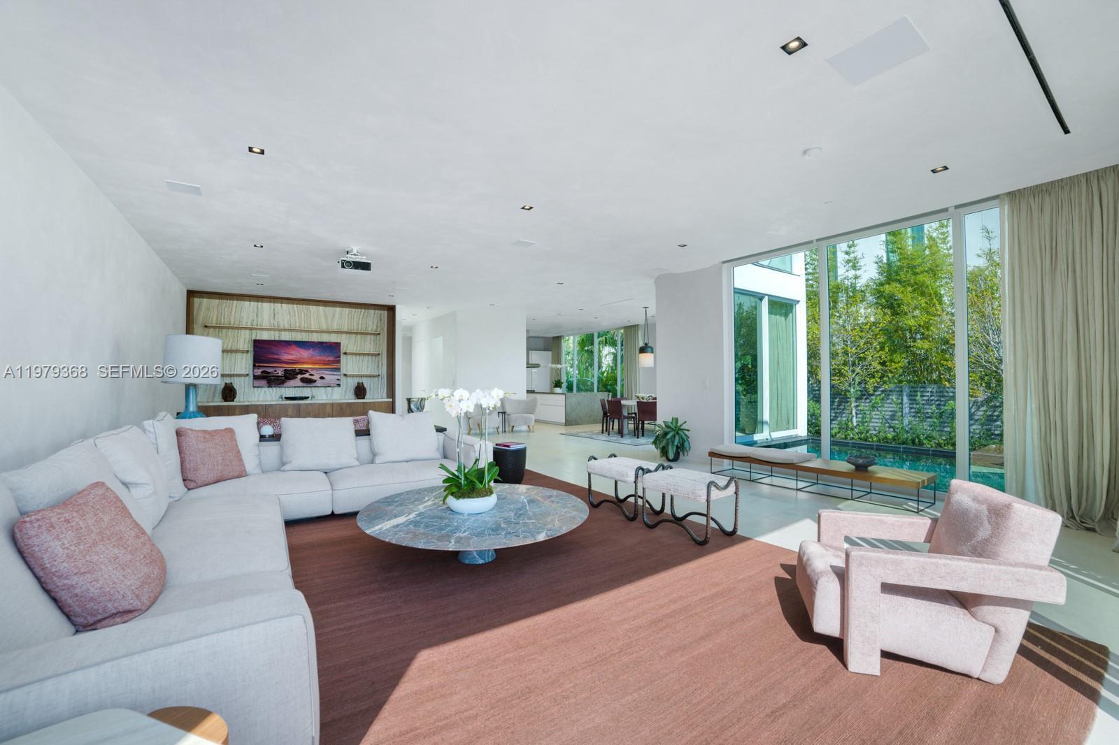 1051 W 48th St #4, Miami Beach FL 33140