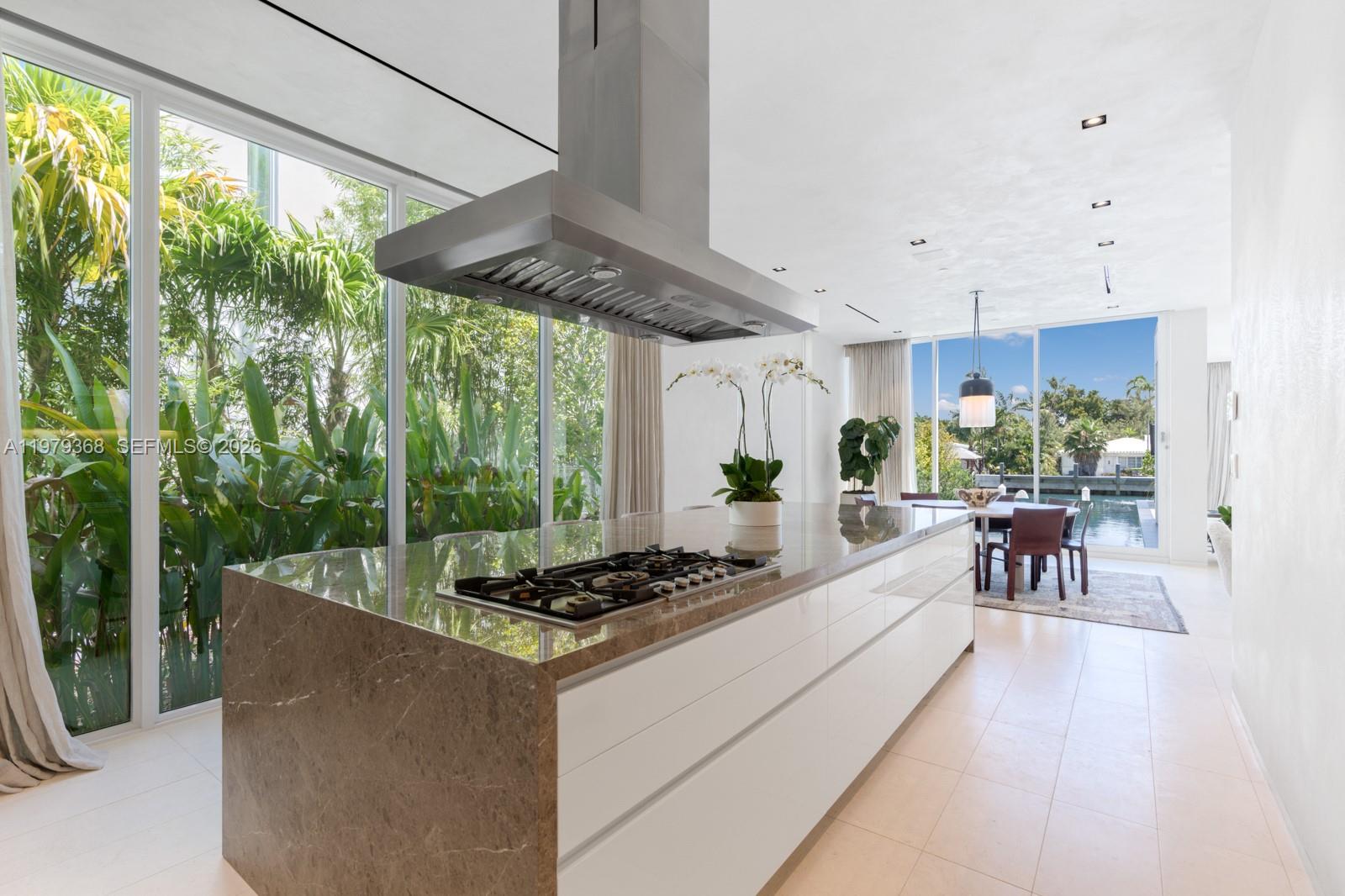1051 W 48th St #4, Miami Beach FL 33140