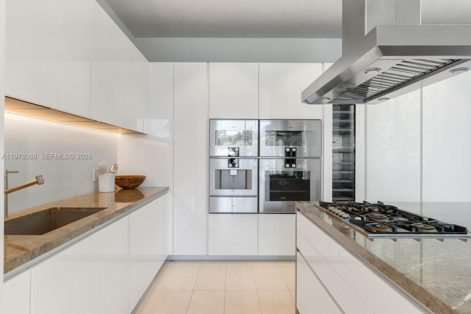 1051 W 48th St #4, Miami Beach FL 33140