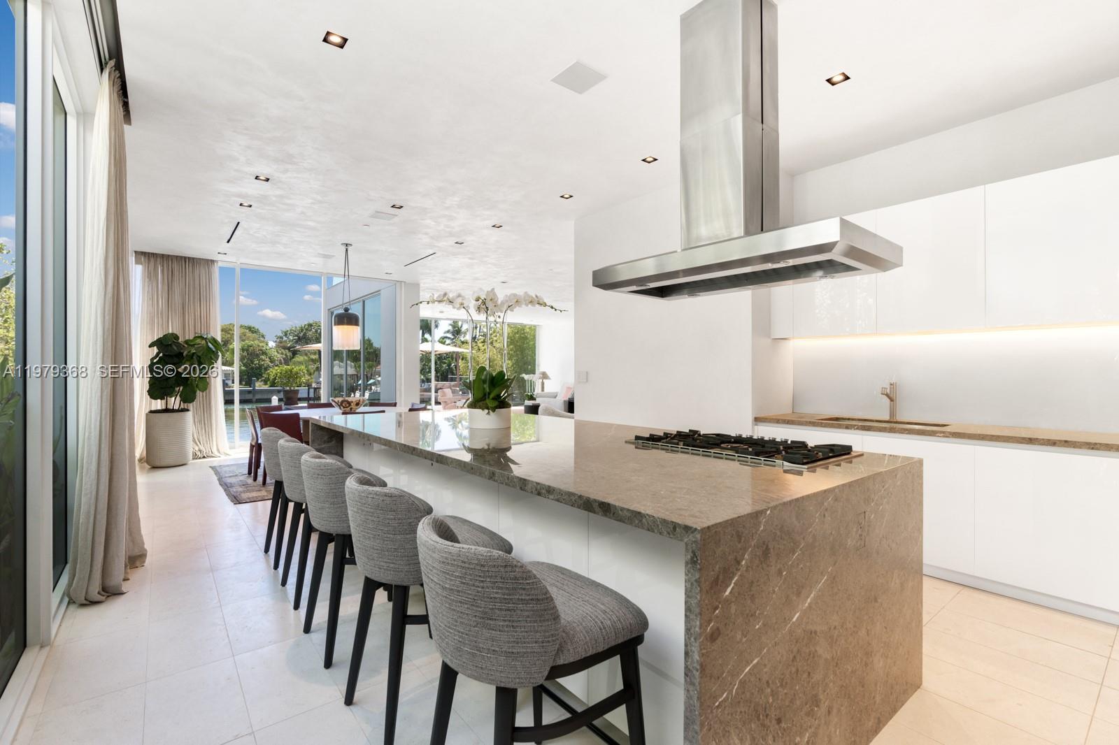 1051 W 48th St #4, Miami Beach FL 33140
