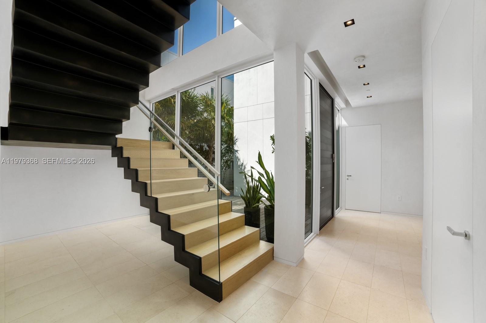 1051 W 48th St #4, Miami Beach FL 33140