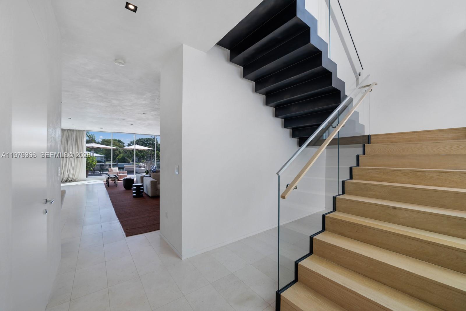 1051 W 48th St #4, Miami Beach FL 33140