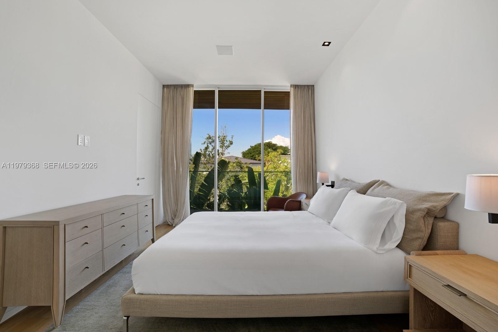 1051 W 48th St #4, Miami Beach FL 33140