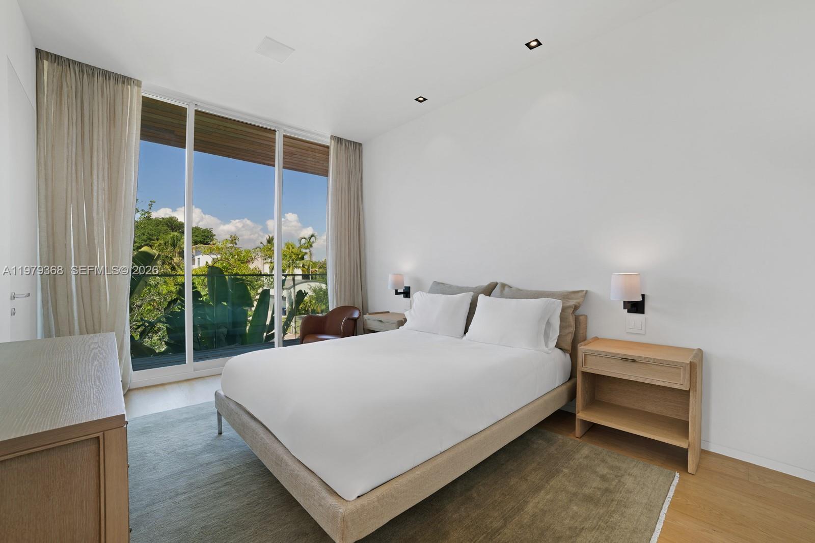 1051 W 48th St #4, Miami Beach FL 33140