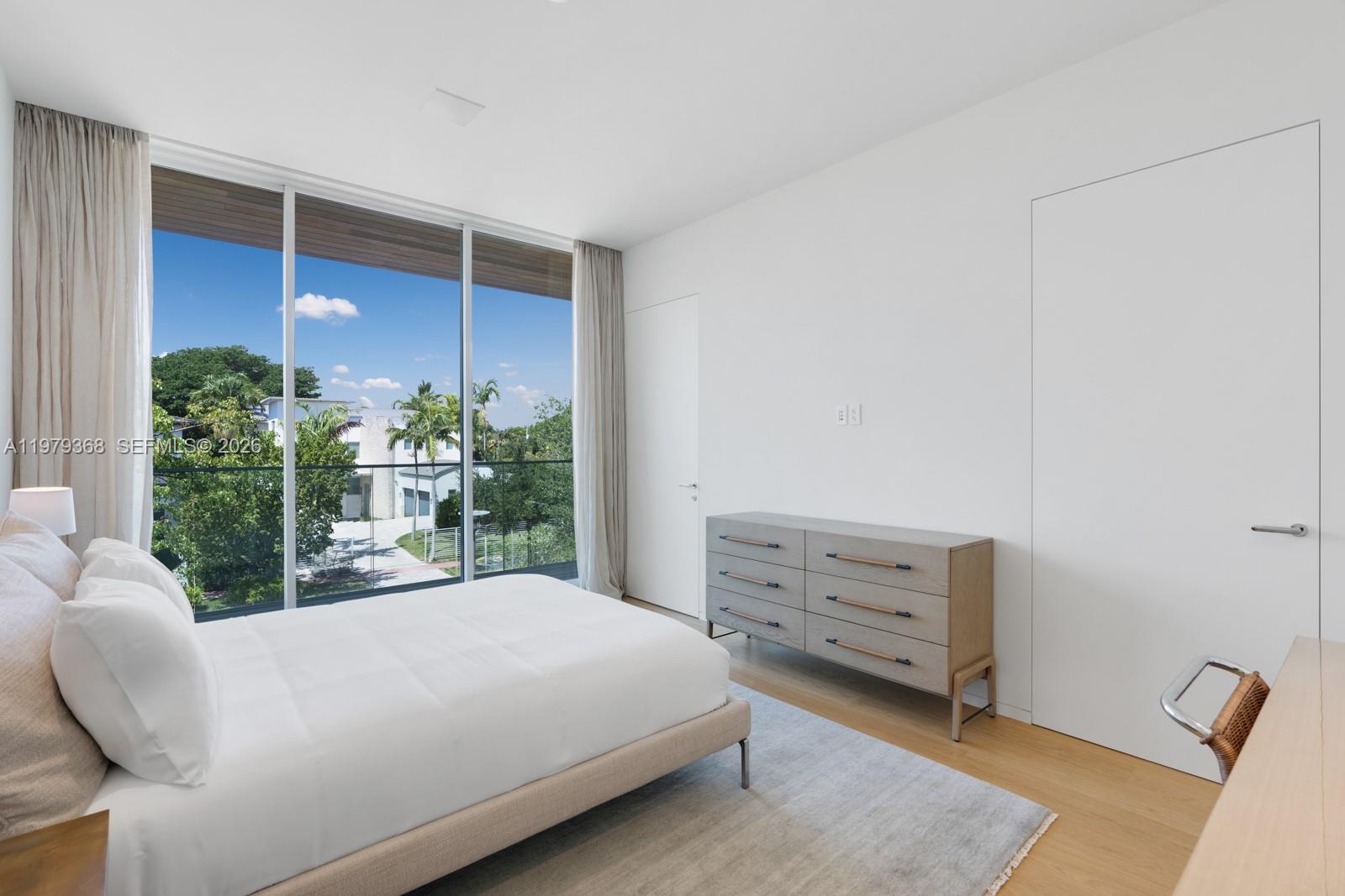 1051 W 48th St #4, Miami Beach FL 33140