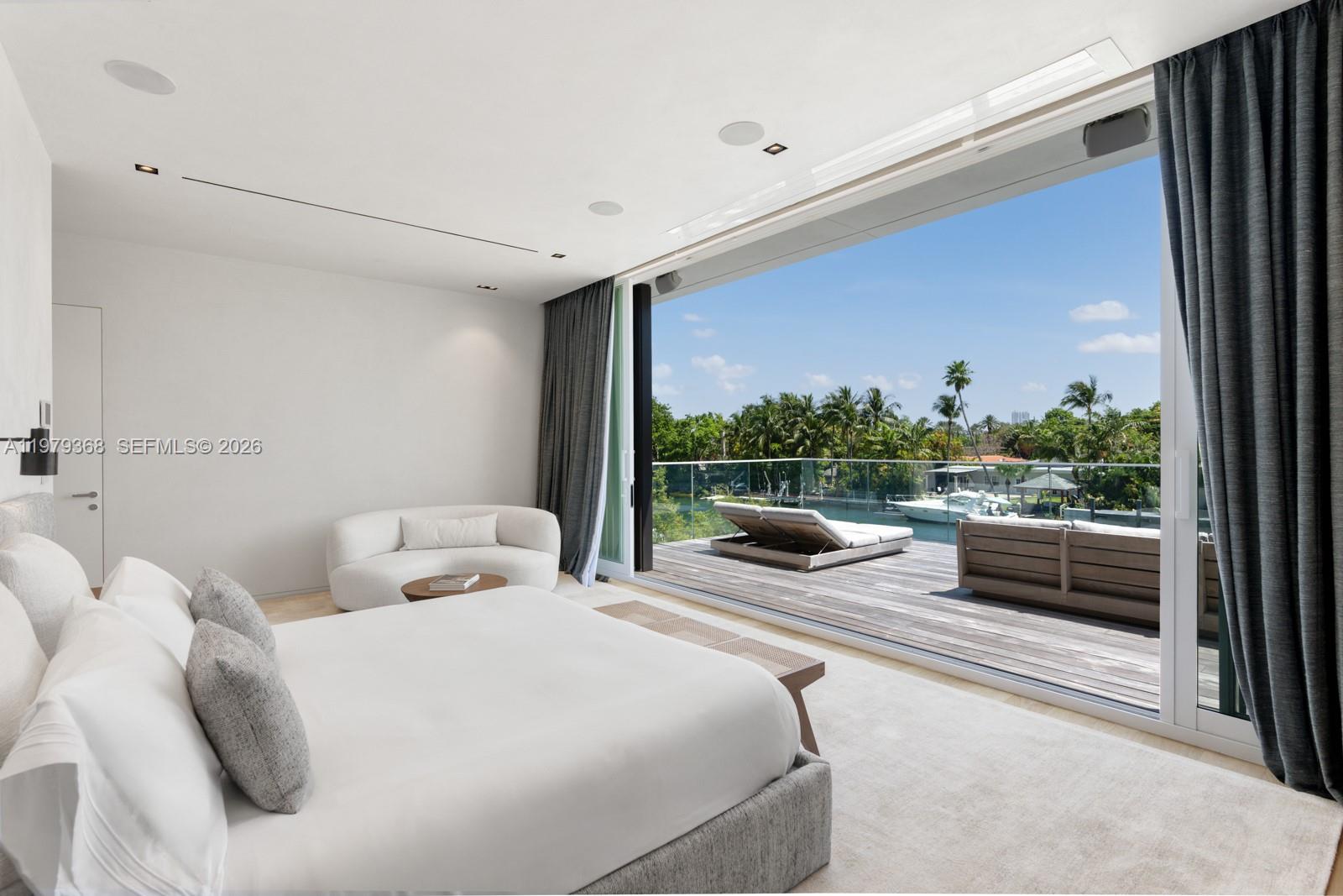 1051 W 48th St #4, Miami Beach FL 33140