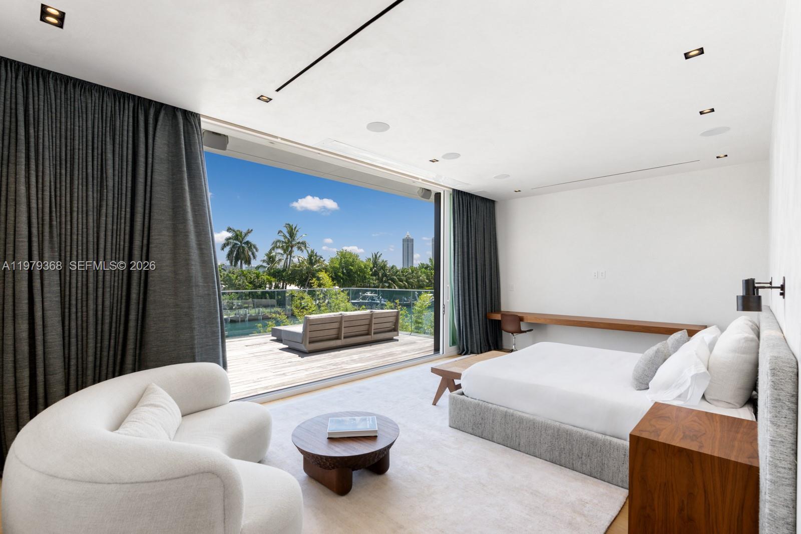 1051 W 48th St #4, Miami Beach FL 33140