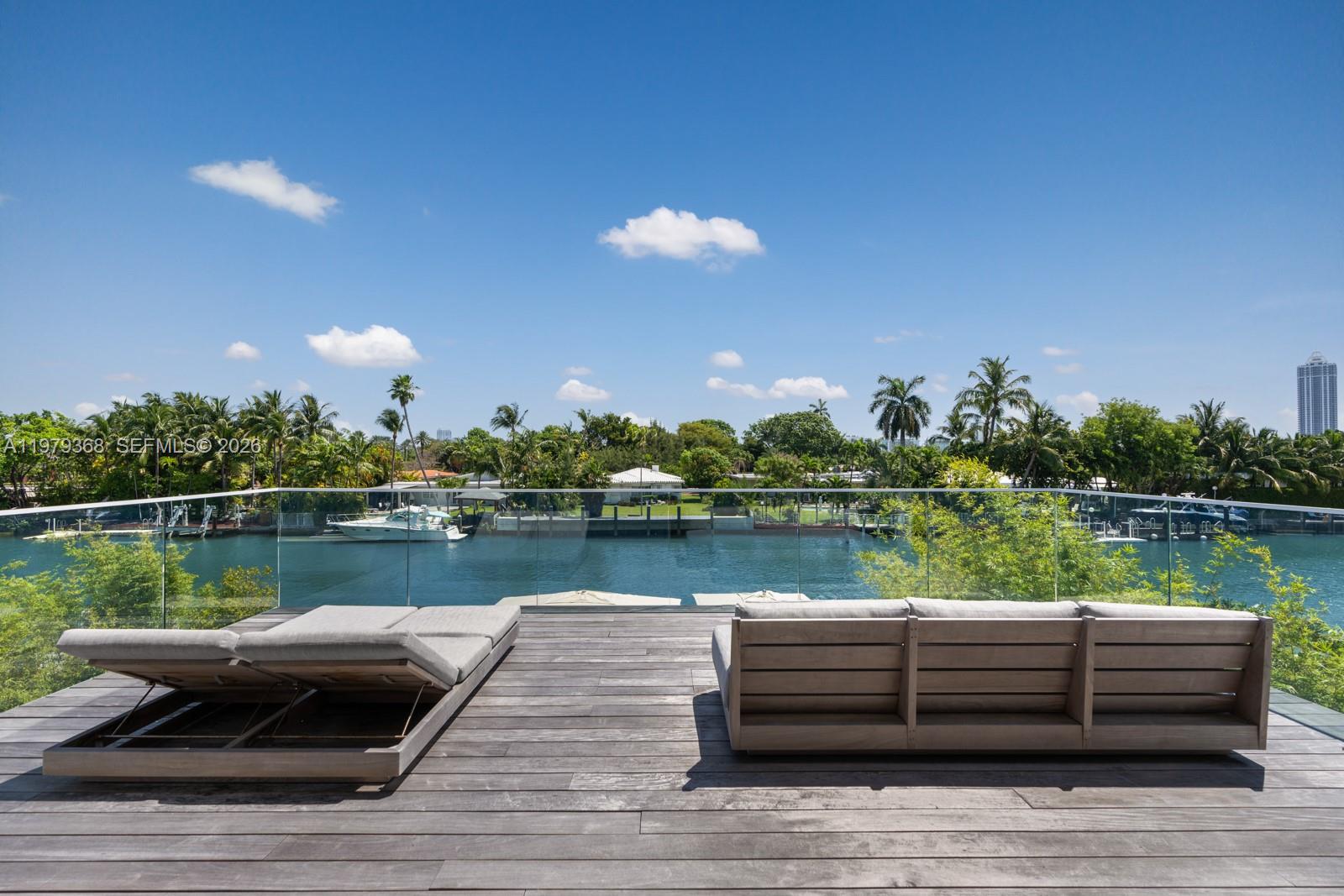1051 W 48th St #4, Miami Beach FL 33140