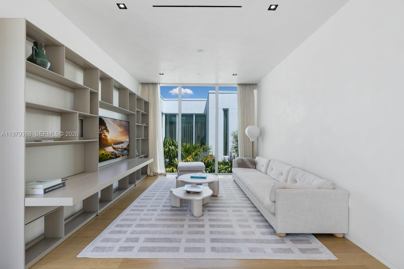 1051 W 48th St #4, Miami Beach FL 33140