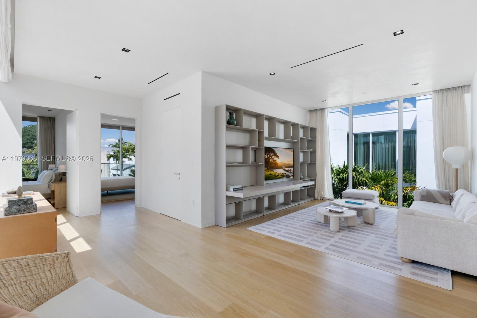 1051 W 48th St #4, Miami Beach FL 33140