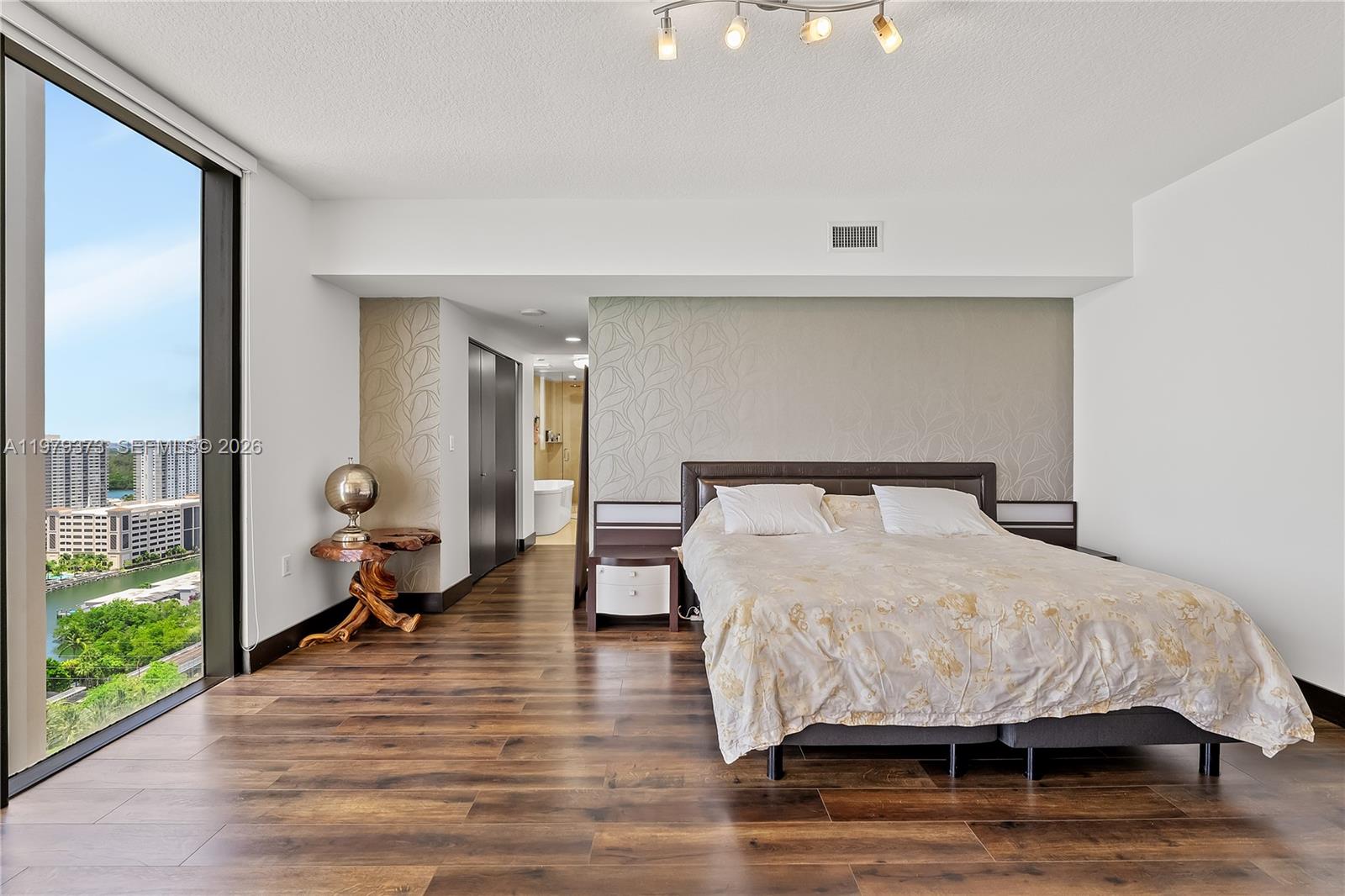 16275 Collins Ave #2101, Sunny Isles Beach FL 33160