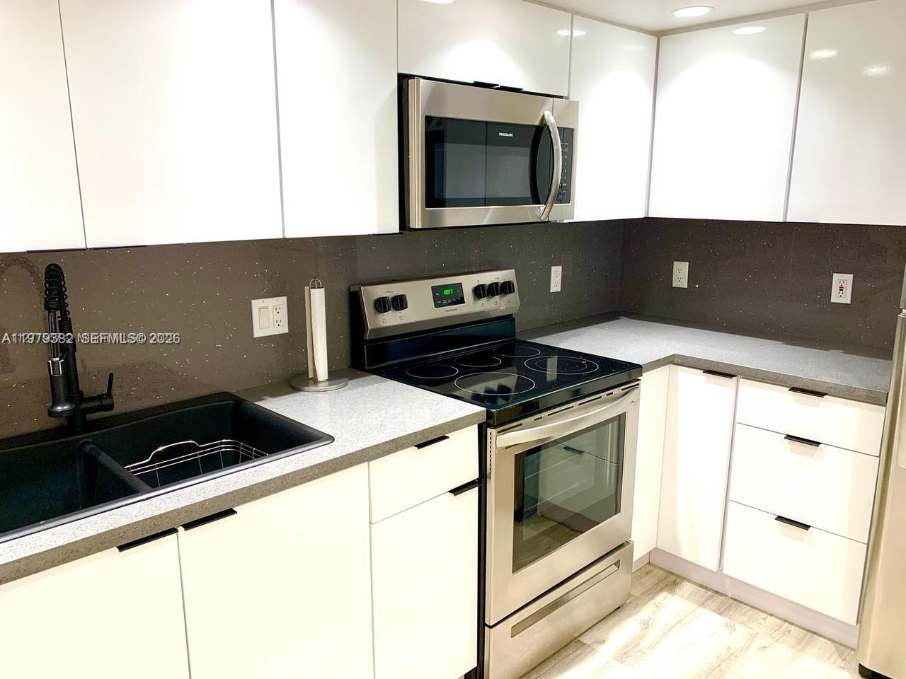 200 SE 15th Rd #3J, Miami FL 33129