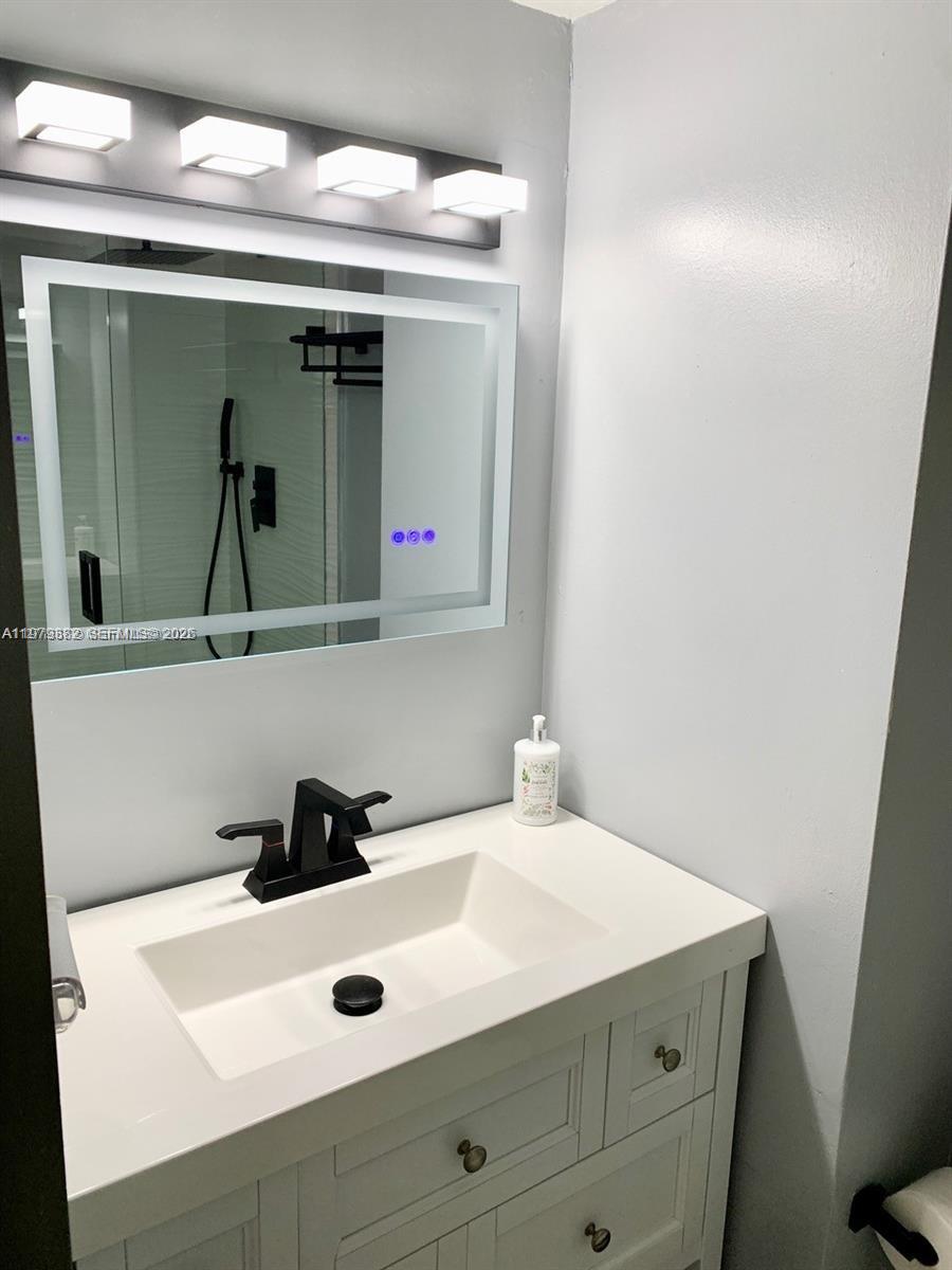 200 SE 15th Rd #3J, Miami FL 33129
